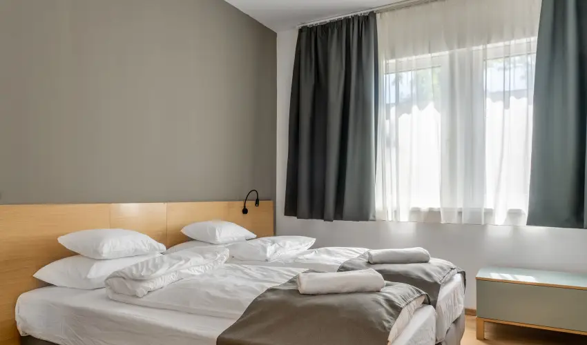 R�k�czi Hotel, T�bor �s Rendezv�nyk�zpont S�toralja�jhely - P�nk�sd