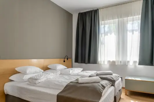 R�k�czi Hotel, T�bor �s Rendezv�nyk�zpont - P�nk�sd