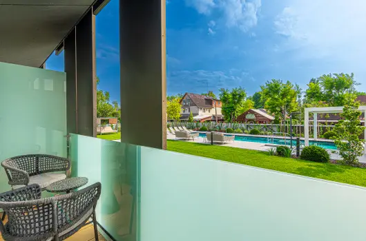 REED Luxury Hotel & Bistro - Pnksd