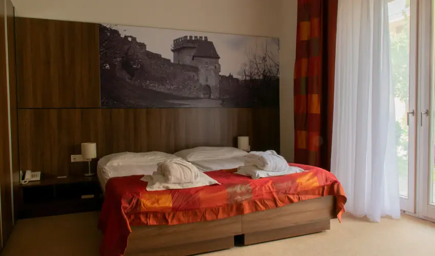 Royal Club Hotel Visegrd - Pnksd - teljes elrefizetssel (min. 2 j)