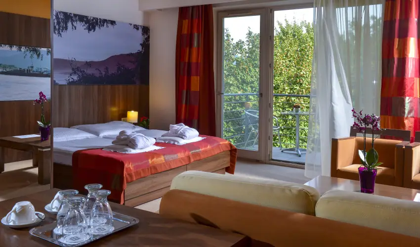 Royal Club Hotel Visegrd - Pnksd - teljes elrefizetssel (min. 2 j)