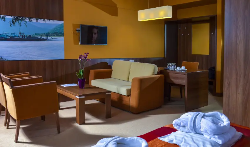 Royal Club Hotel Visegrd - Pnksd - teljes elrefizetssel (min. 2 j)