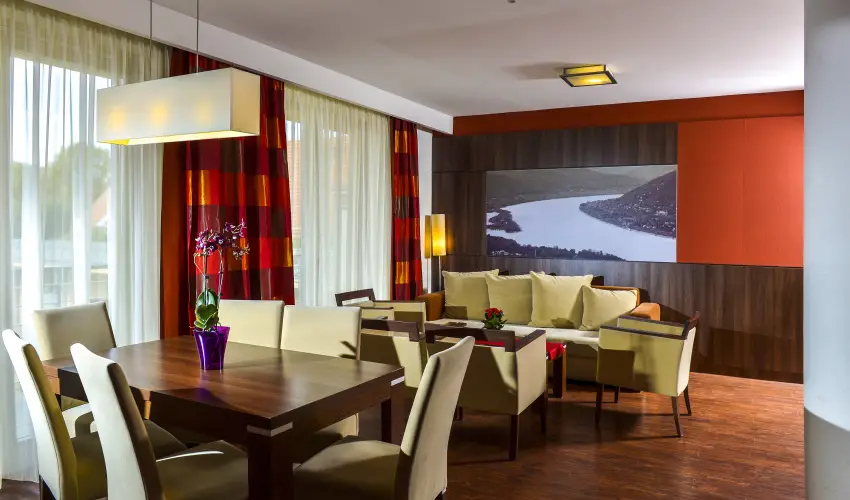 Royal Club Hotel Visegrd - Pnksd - teljes elrefizetssel (min. 2 j)