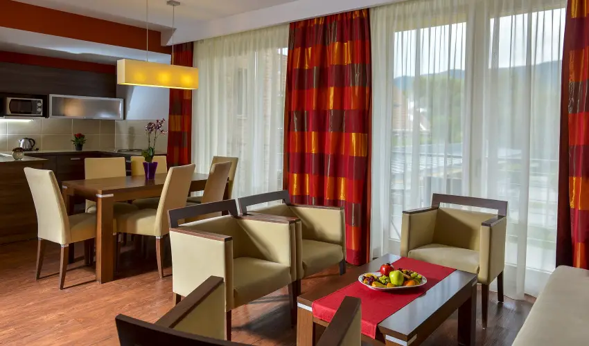 Royal Club Hotel Visegrd - Pnksd - teljes elrefizetssel (min. 2 j)