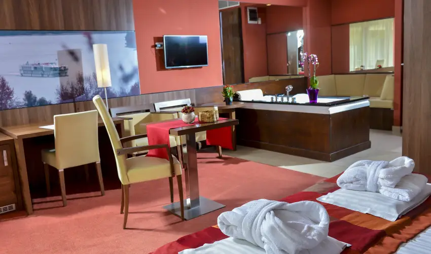 Royal Club Hotel Visegrd - Pnksd - teljes elrefizetssel (min. 2 j)