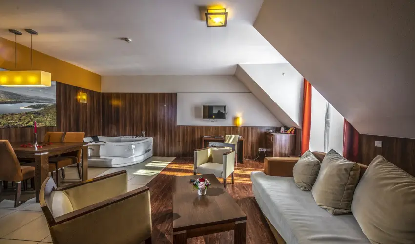 Royal Club Hotel Visegrd - Pnksd - teljes elrefizetssel (min. 2 j)