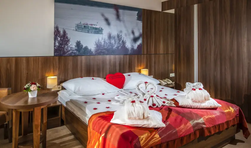 Royal Club Hotel Visegrd - Pnksd - teljes elrefizetssel (min. 2 j)