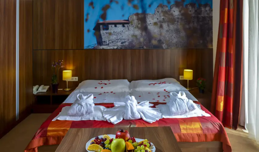 Royal Club Hotel Visegrd - Pnksd - teljes elrefizetssel (min. 2 j)