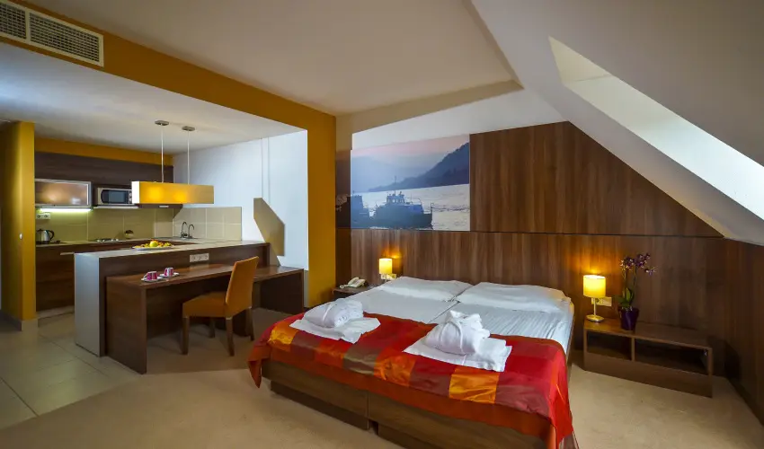 Royal Club Hotel Visegrd - Pnksd - teljes elrefizetssel (min. 2 j)