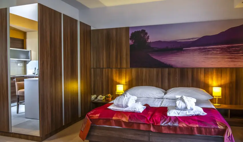 Royal Club Hotel Visegrd - Pnksd - teljes elrefizetssel (min. 2 j)