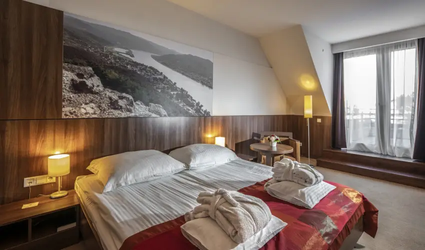 Royal Club Hotel Visegrd - Pnksd - teljes elrefizetssel (min. 2 j)