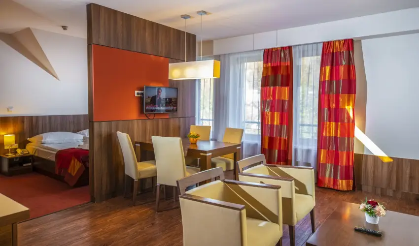 Royal Club Hotel Visegrd - Pnksd - teljes elrefizetssel (min. 2 j)