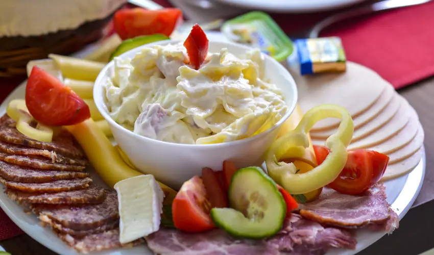 Royal Club Hotel Visegrd - Pnksd - teljes elrefizetssel (min. 2 j)