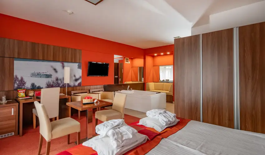 Royal Club Hotel Visegrd - Pnksd - teljes elrefizetssel (min. 2 j)