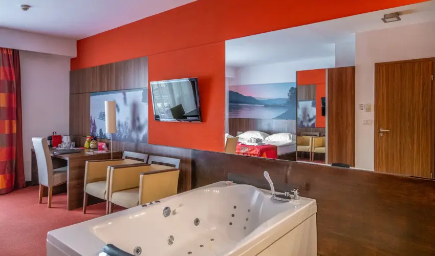 Royal Club Hotel Visegrd - Pnksd - teljes elrefizetssel (min. 2 j)