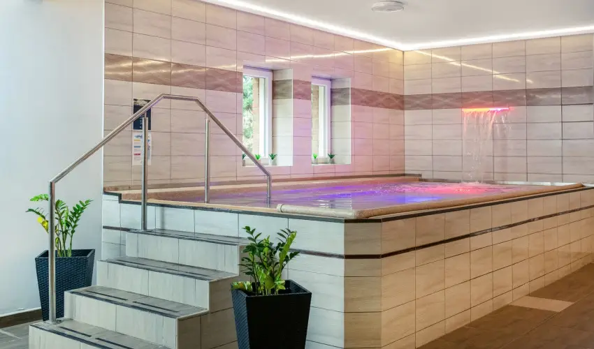 Royal Club Hotel Visegrd - Pnksd - teljes elrefizetssel (min. 2 j)