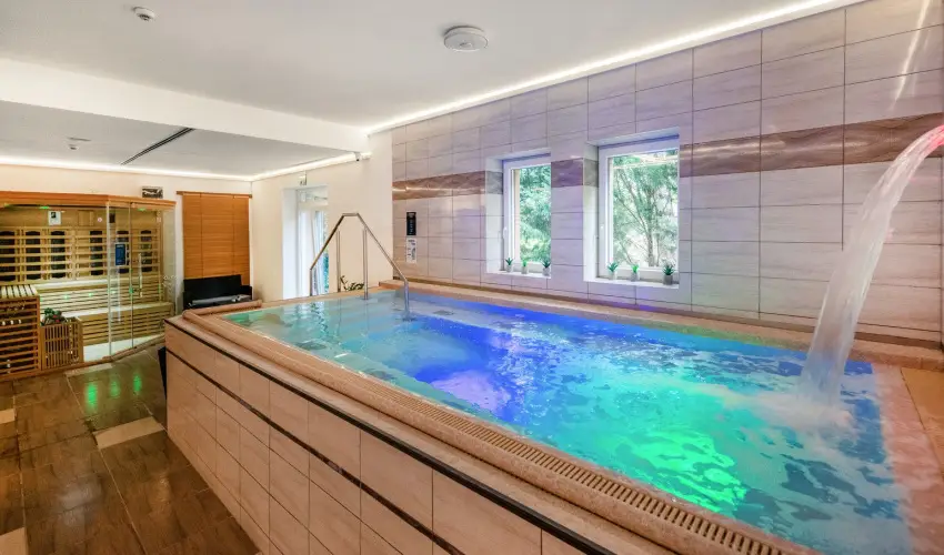 Royal Club Hotel Visegrd - Pnksd - teljes elrefizetssel (min. 2 j)