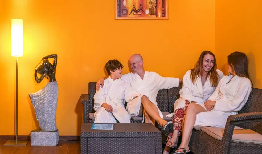 Royal Club Hotel Visegrd - Pnksd - teljes elrefizetssel (min. 2 j)