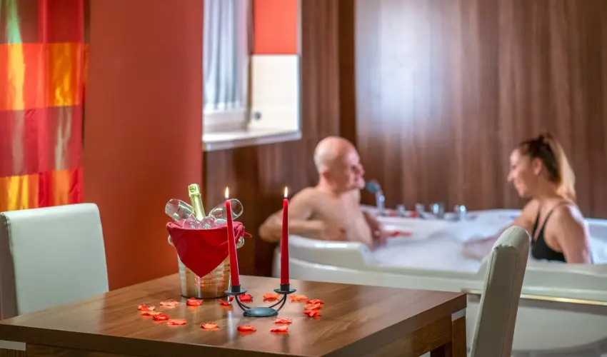 Royal Club Hotel Visegrd - Pnksd - teljes elrefizetssel (min. 2 j)