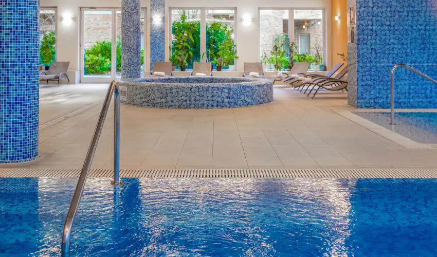 Royal Club Hotel Visegrd - Pnksd - teljes elrefizetssel (min. 2 j)