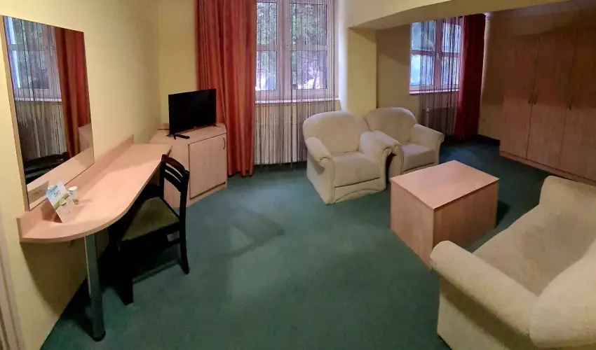 Salg Hotel Salgtarjn-Eresztvny - Pnksd