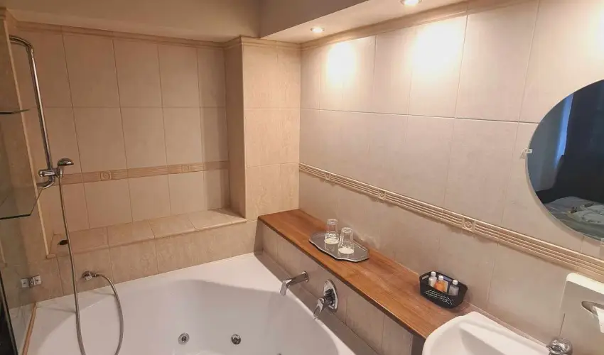 Salg Hotel Salgtarjn-Eresztvny - Pnksd