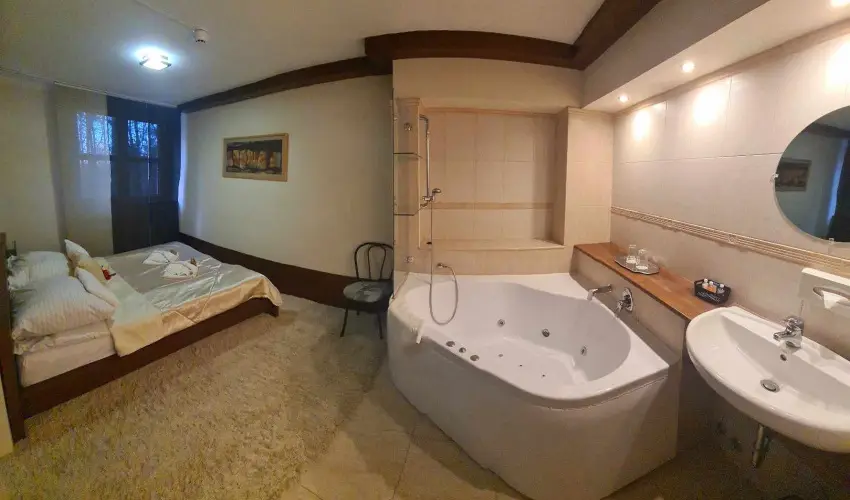 Salg Hotel Salgtarjn-Eresztvny - Pnksd