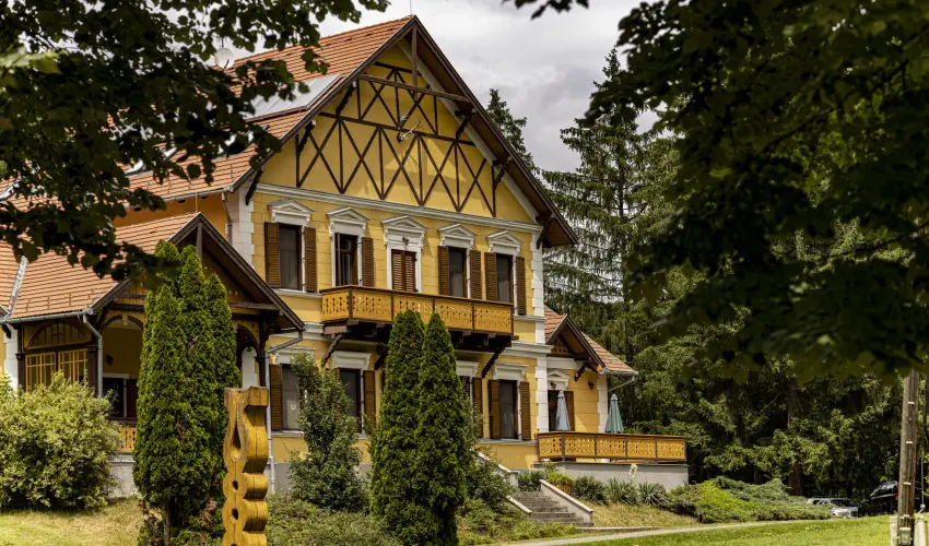 Sasr�ti Vad�szkast�ly Almamell�k - P�nk�sd