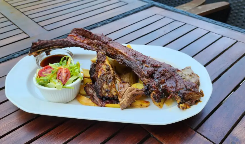 Sasr�ti Vad�szkast�ly Almamell�k - P�nk�sd