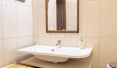 Sasr�ti Vad�szkast�ly Almamell�k