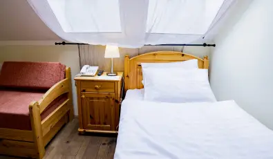 Sasr�ti Vad�szkast�ly Almamell�k