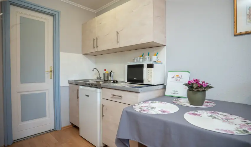 Siesta Vend�gh�z Eger - P�nk�sd (min. 2 �j)