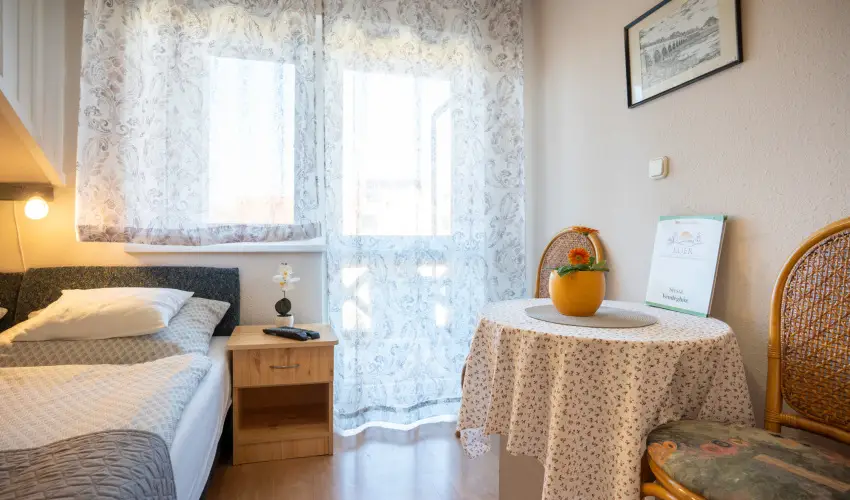 Siesta Vend�gh�z Eger - P�nk�sd (min. 2 �j)