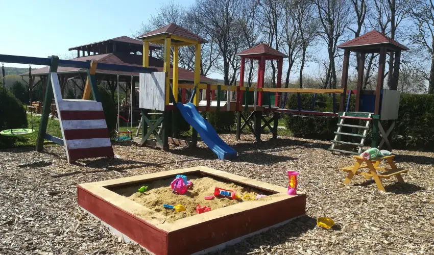 Sokor Fogad Sokorptka - Pnksdi pihens (min. 3 j)