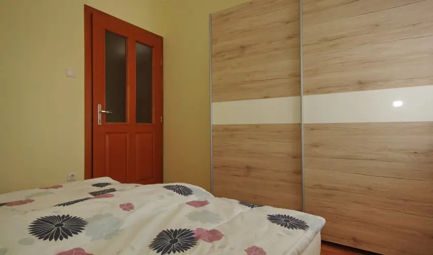 Szam�c�s Apartman Gyula - P�nk�sd (min. 2 �j)