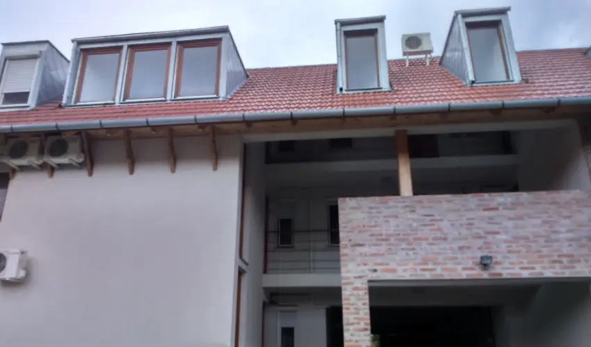 Szam�c�s Apartman Gyula - P�nk�sd (min. 2 �j)