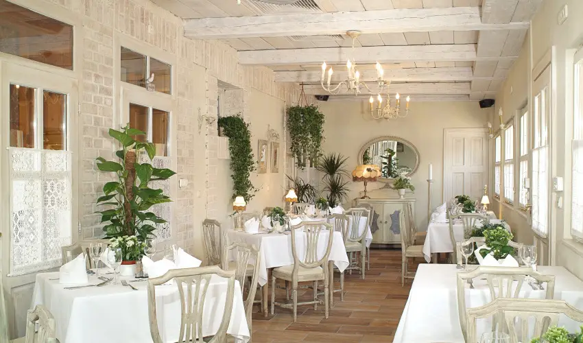 Szrcsa Hotel Szkesfehrvr - Pnksdi virglom s Szrcsa szlinap Szkesfehrvron