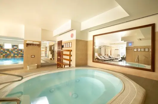 Szrcsa Hotel - Pnksdi virglom s Szrcsa szlinap Szkesfehrvron