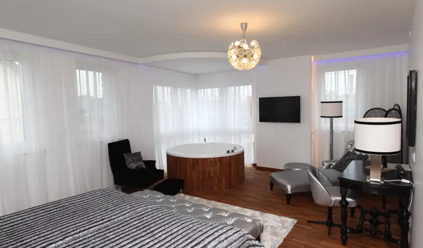 Szrcsa Hotel Szkesfehrvr - Pnksdi virglom s Szrcsa szlinap Szkesfehrvron