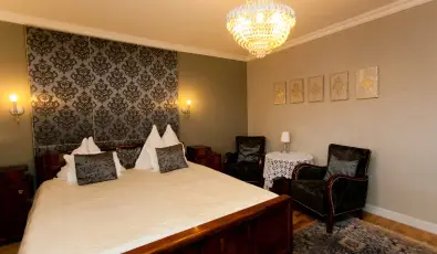 Szrcsa Hotel Szkesfehrvr