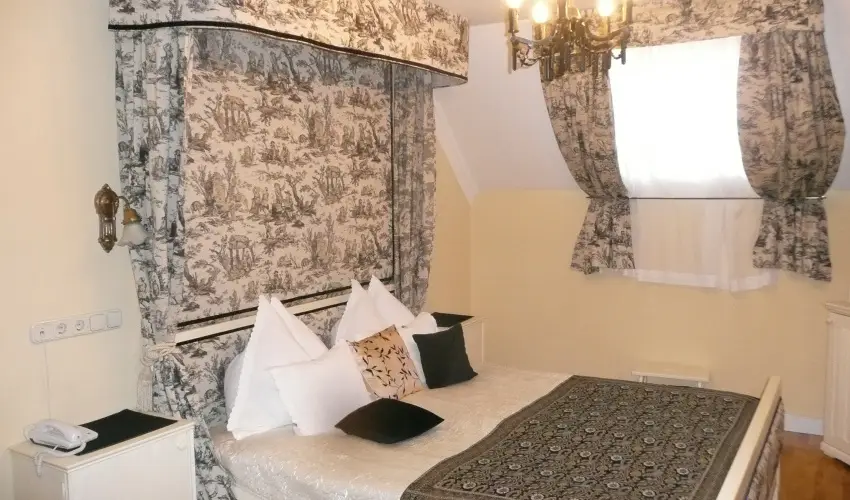 Szrcsa Hotel Szkesfehrvr - Pnksdi virglom s Szrcsa szlinap Szkesfehrvron