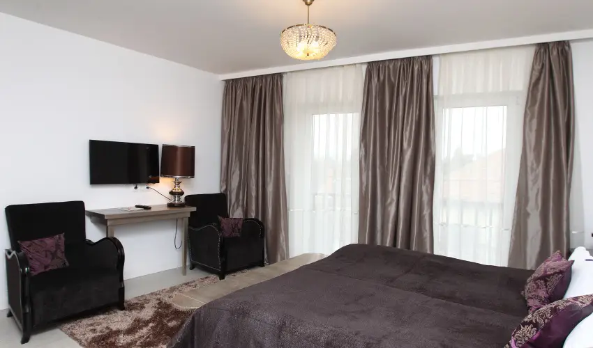 Szrcsa Hotel Szkesfehrvr - Pnksdi virglom s Szrcsa szlinap Szkesfehrvron