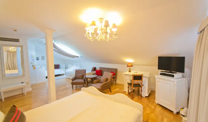 Szrcsa Hotel Szkesfehrvr - Pnksdi virglom s Szrcsa szlinap Szkesfehrvron