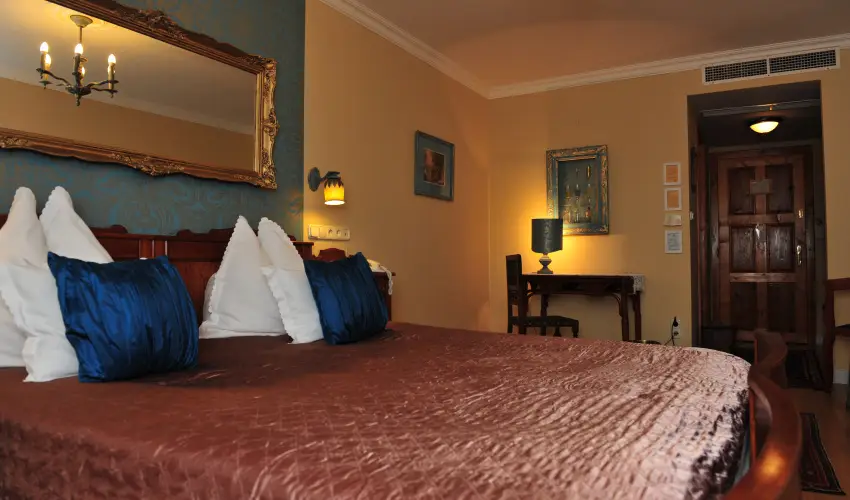 Szrcsa Hotel Szkesfehrvr - Pnksdi virglom s Szrcsa szlinap Szkesfehrvron