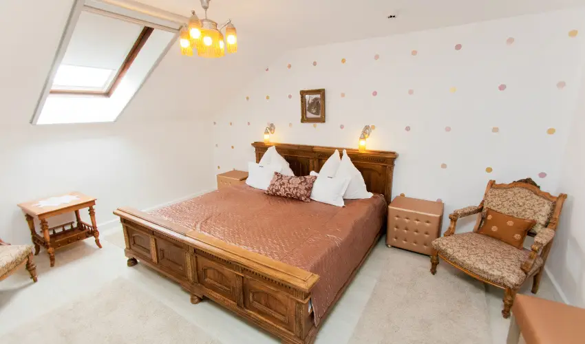 Szrcsa Hotel Szkesfehrvr - Pnksdi virglom s Szrcsa szlinap Szkesfehrvron