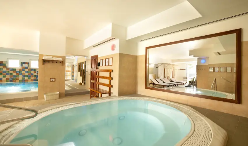 Szrcsa Hotel Szkesfehrvr - Pnksdi virglom s Szrcsa szlinap Szkesfehrvron