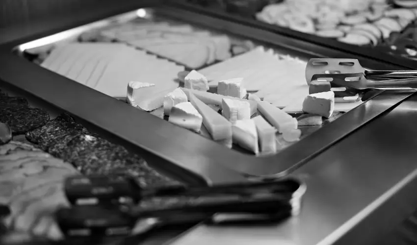 Hotel Adalbert - Boldog Meszl�nyi Zolt�n H�z  Esztergom - P�nk�sd (min. 3 �j)