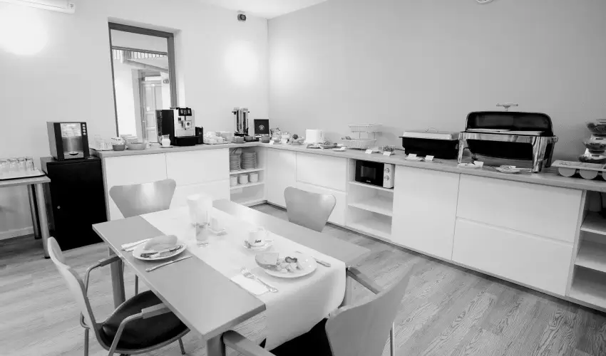 Hotel Adalbert - Boldog Meszl�nyi Zolt�n H�z  Esztergom - P�nk�sd (min. 3 �j)