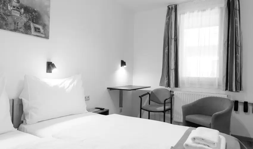 Hotel Adalbert - Boldog Meszl�nyi Zolt�n H�z  Esztergom - P�nk�sd (min. 3 �j)
