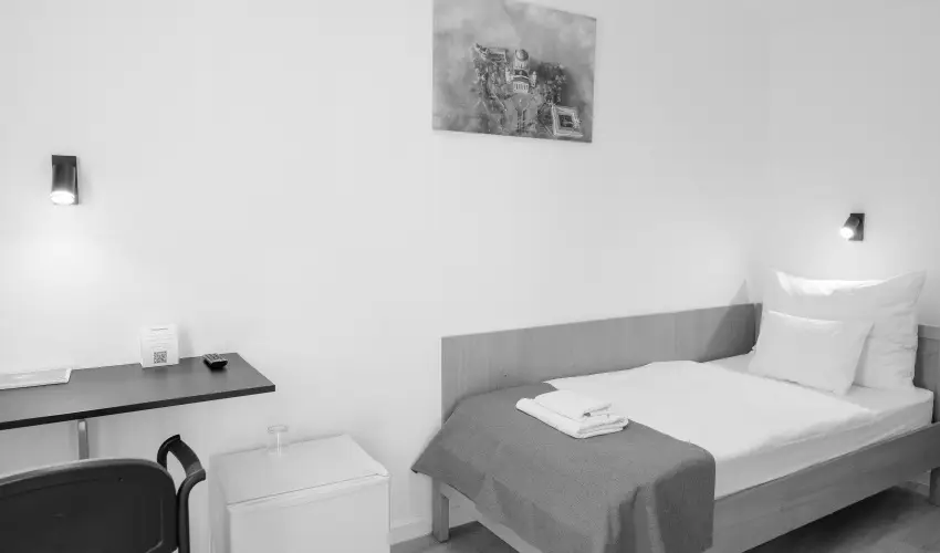 Hotel Adalbert - Boldog Meszl�nyi Zolt�n H�z  Esztergom - P�nk�sd (min. 3 �j)